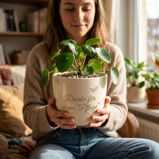 Personalisierter Blumentopf mit Gravur — Danke Geschenk für Dialyseschwester — im Wohnambiente