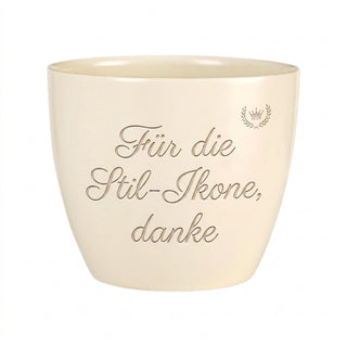 Personalisierter Blumentopf mit Gravur — Geschenk für Interior Designerin — Detailansicht der Lasergravur
