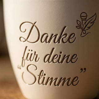 Personalisierter Blumentopf — Geschenk Sprecherin „Danke für deine Stimme“ — Detailaufnahme