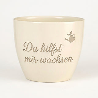 Personalisierter Blumentopf mit Gravur — Geschenk Ergotherapeutin Abschied — Detailansicht der Lasergravur