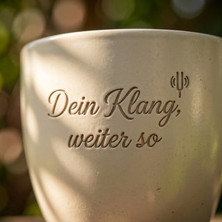 Personalisierter Blumentopf mit Gravur — Geschenk Hobbymusiker Motivation — Detailaufnahme