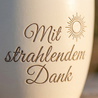 Personalisierter Blumentopf mit Gravur — Geschenk Radiologe Dankeschön — Detailaufnahme