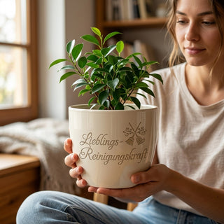 Personalisierter Blumentopf mit Gravur — Geschenk Reinigungskraft Abschied — im Wohnambiente