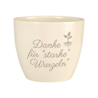 Personalisierter Blumentopf — Dankeschön Geschenk Pilatestrainer — Detailansicht der Lasergravur