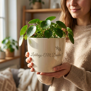 Personalisierter Blumentopf mit Gravur — Dankeschön Category Manager — im Wohnambiente