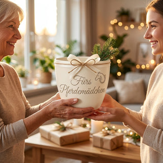 Personalisierter Blumentopf 'Fürs Pferdemädchen' — Geschenk Pferdefreundin — als persoenliche Geschenk-Uebergabe