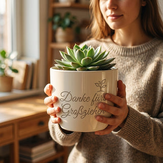 Personalisierter Blumentopf — Nanny Geschenk zur Verabschiedung mit Gravur — im Wohnambiente
