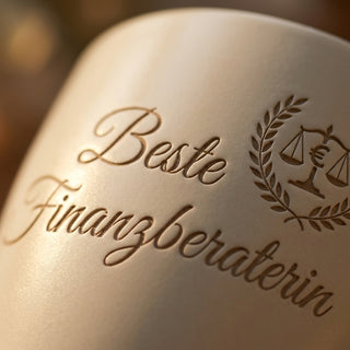 Einzigartiger Blumentopf mit Gravur für die Beste Finanzberaterin — Detailaufnahme