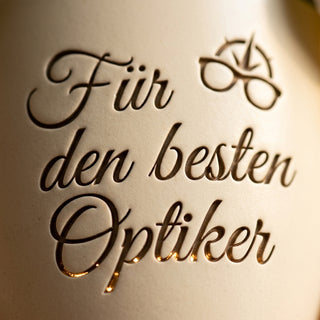 Personalisierter Blumentopf — Geschenk Augenoptiker mit Gravur — nahaufnahme