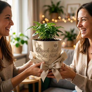 Personalisierter Blumentopf mit Gravur — Geschenk Drucker Abschied Karriere — als persoenliche Geschenk-Uebergabe