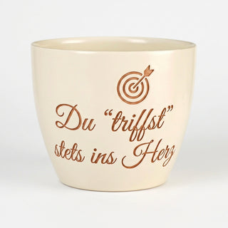 Personalisierter Blumentopf mit Gravur — Geschenk für Menschen mit Gespür — Detailansicht der Lasergravur
