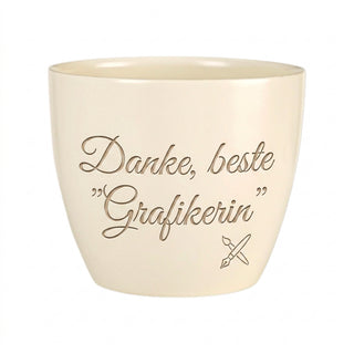 Personalisierter Blumentopf mit Gravur — Geschenk für Grafikerin zum Dank — Detailansicht der Lasergravur
