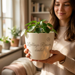 Personalisierter Blumentopf mit Gravur — Geschenk Revisor Abschied Dank — im Wohnambiente