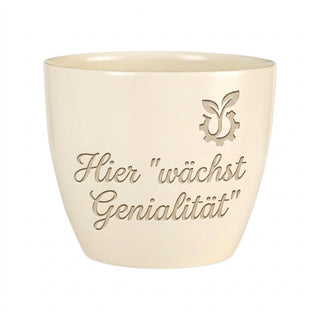 Personalisierter Blumentopf mit Gravur — Geschenk Wissenschaftlerin Doktorarbeit — Detailansicht der Lasergravur