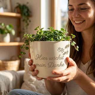 Personalisierter Blumentopf mit Gravur — Danke-Geschenk für Restaurantleiter — im Wohnambiente