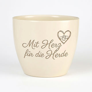 Personalisierter Blumentopf mit Gravur — Geschenk für Pferdewirt & Pferdefreund — Detailansicht der Lasergravur