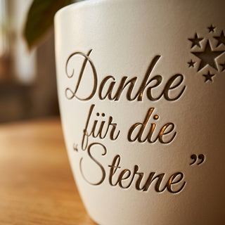 Personalisierter Blumentopf — Geschenk Astrologin Danke für die Sterne — nahaufnahme