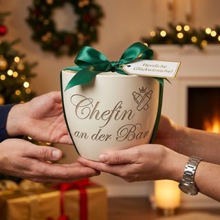 Personalisierter Blumentopf mit Gravur — Geschenk Barkeeperin Abschied — als persoenliche Geschenk-Uebergabe