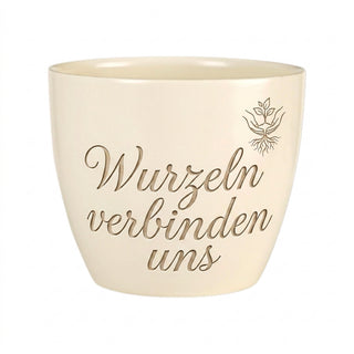 Personalisierter Blumentopf mit Gravur — Geschenk Cousine Geburtstag — Detailansicht der Lasergravur