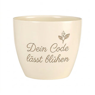 Personalisierter Blumentopf mit Gravur — Geschenk Programmiererin — Detailansicht der Lasergravur