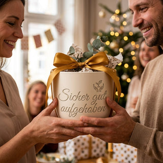 Personalisierter Blumentopf mit Gravur — Geschenk Sicherheitsmitarbeiter — als persoenliche Geschenk-Uebergabe