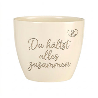 Personalisierter Blumentopf mit Gravur — Geschenk Disponentin Abschied — Detailansicht der Lasergravur