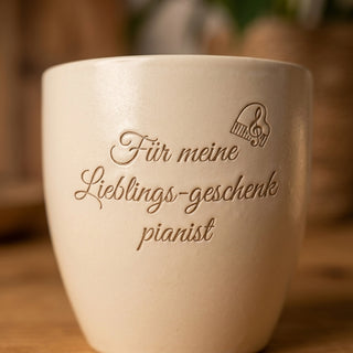 Persönliches Geschenk für Pianisten – Gravierter Blumentopf mit Stil — Detailaufnahme