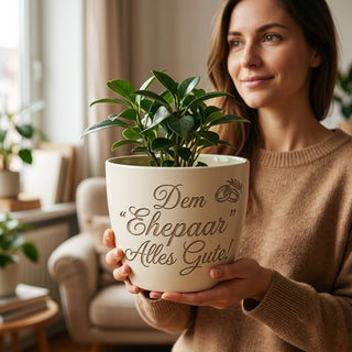 Persönlicher Blumentopf mit Gravur – Das perfekte Geschenk für das Brautpaar! — im Wohnambiente