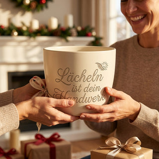 Personalisierter Blumentopf mit Gravur — Geschenk Zahntechniker Abschied — als persoenliche Geschenk-Uebergabe