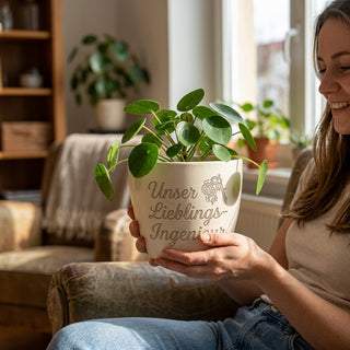 Personalisierter Blumentopf — Geschenk für Maschinenbauingenieur — im Wohnambiente