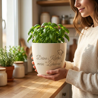 Personalisierter Blumentopf mit Gravur — Geschenk Sternekoch & Hobbykoch — im Wohnambiente