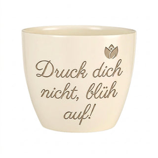 Personalisierter Blumentopf mit Gravur — Geschenk Drucker Abschied Karriere — Detailansicht der Lasergravur
