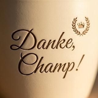 Personalisierter Blumentopf 'Danke, Champ!' — Geschenk für Sportlerin — Detailaufnahme