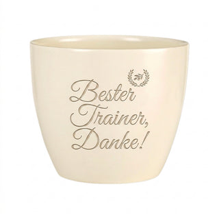 Personalisierter Blumentopf mit Gravur — Geschenk Handballtrainer — Detailansicht der Lasergravur