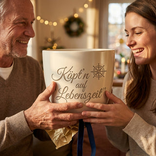 Personalisierter Blumentopf mit Gravur — Geschenk Schiffskapitän Abschied — als persoenliche Geschenk-Uebergabe