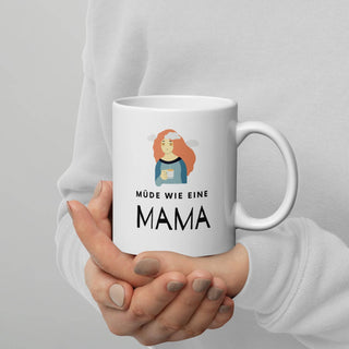 Weiße, glänzende Tasse - Müde wie eine Mama