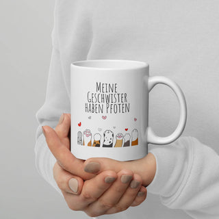 Weiße, glänzende Tasse - Meine Geschwister haben Pfoten