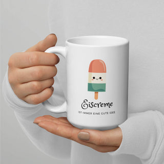 Weiße, glänzende Tasse - Eiscreme ist immer eine gute Idee