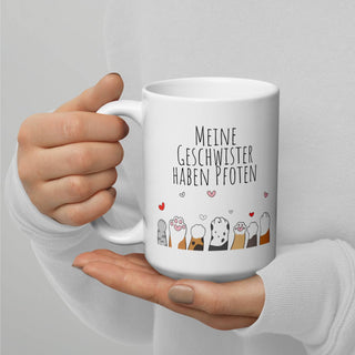 Weiße, glänzende Tasse - Meine Geschwister haben Pfoten